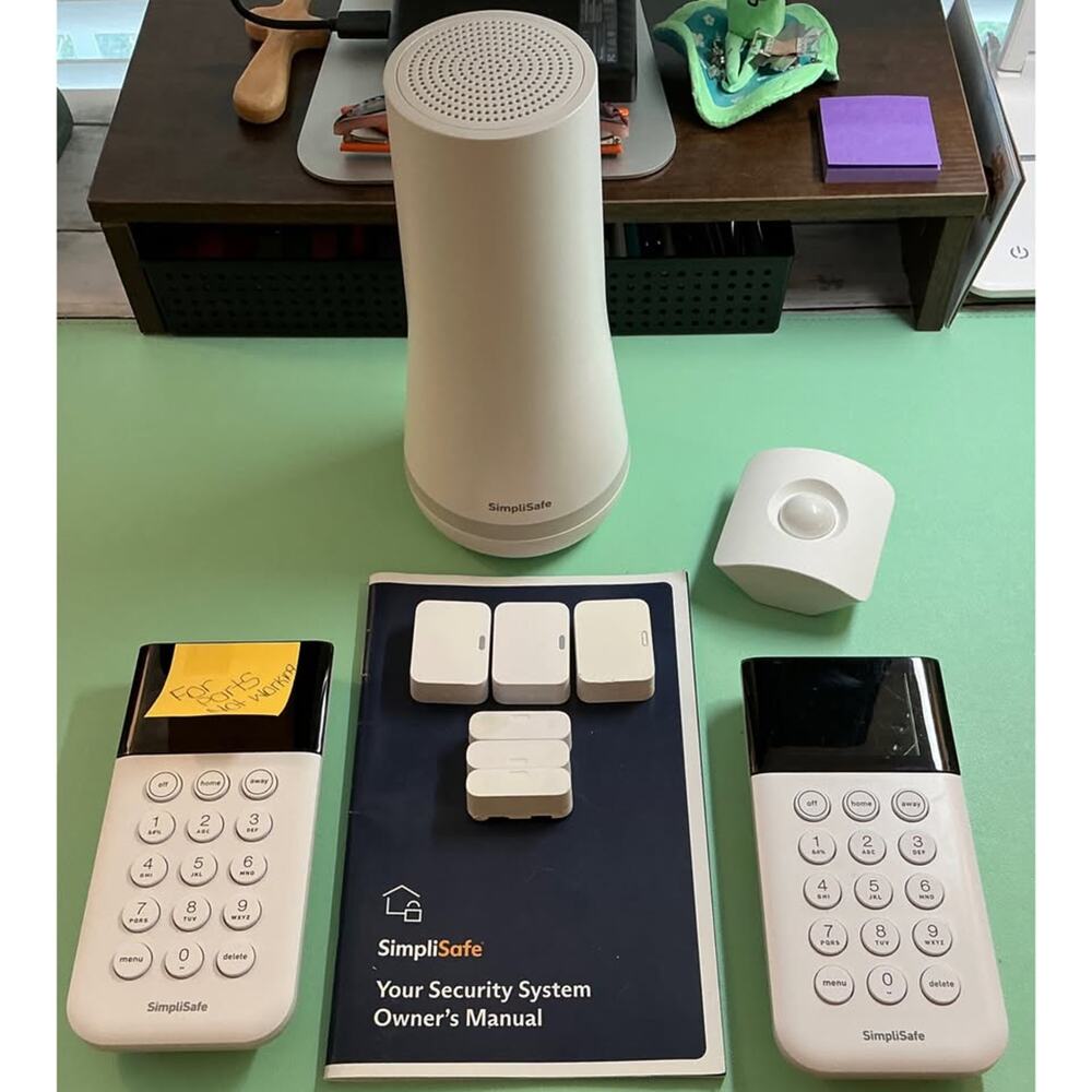 SimpliSafe Home Security System *FOR PARTS* (No cord)